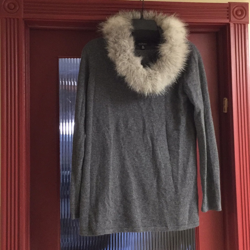 Saks Fifth Avenue 💯Cashmere Fox Collar Sweater